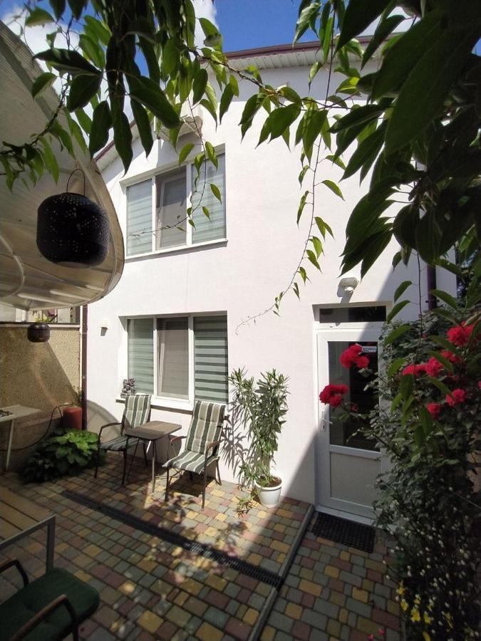 Guest House Butterfly Wing Odesa Exterior foto