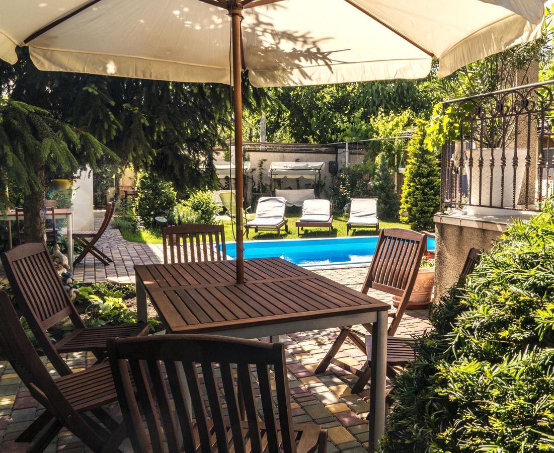 Guest House Butterfly Wing Odesa Exterior foto