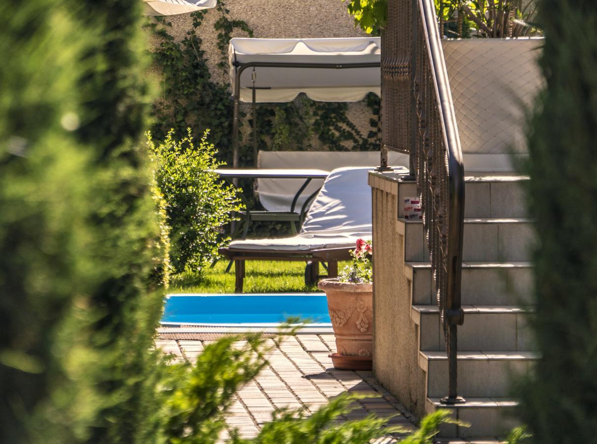 Guest House Butterfly Wing Odesa Exterior foto