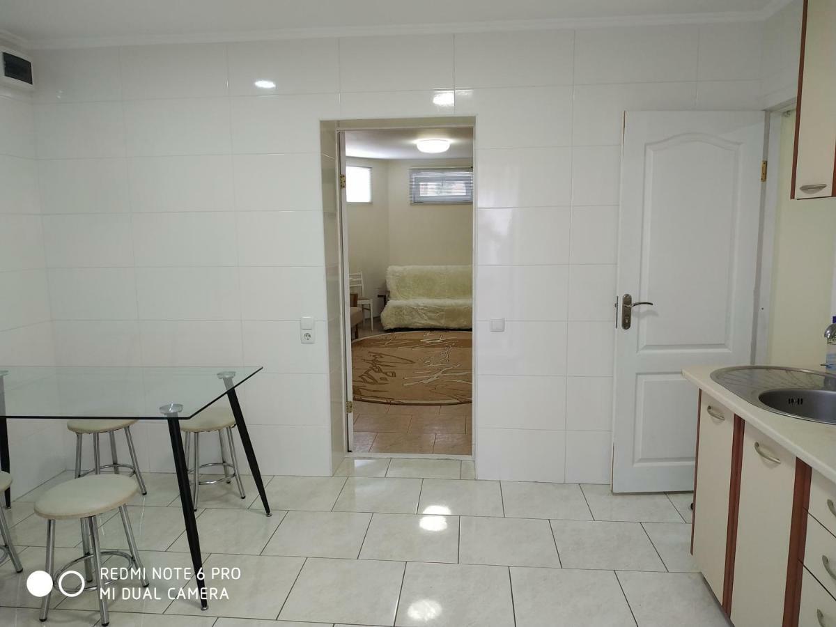 Guest House Butterfly Wing Odesa Exterior foto