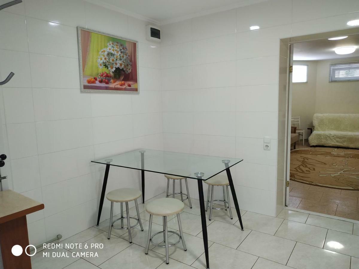 Guest House Butterfly Wing Odesa Exterior foto
